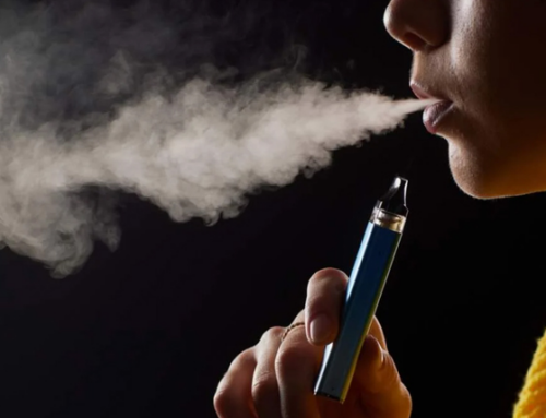 Prueban tratamiento que podría ayudar a los adolescentes a dejar el vapeo