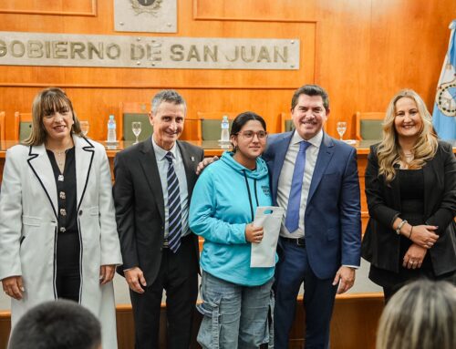 Orrego entregó audífonos y anteojos a 100 sanjuaninos